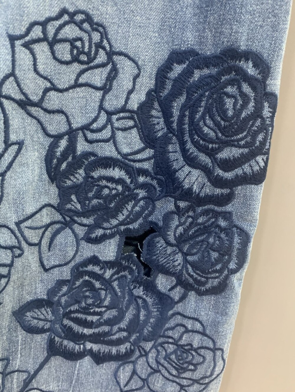 Alice + Olivia SIDNEY LASER-CUT JEAN - Picture 13 of 16